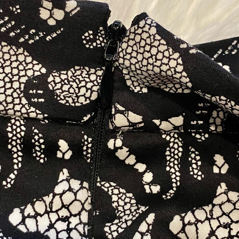 WHBM A line floral lined lace print pleated midi Skirt White & Black Size 6 - Picture 8 of 9